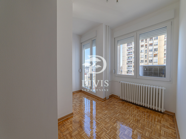 Prodaje se renoviran stan od 55m2 na Novom Beogradu, kod YUBC