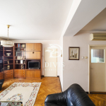 Prostrana kuća na Dedinju sa tri nivoa i dvorištem, 140m2