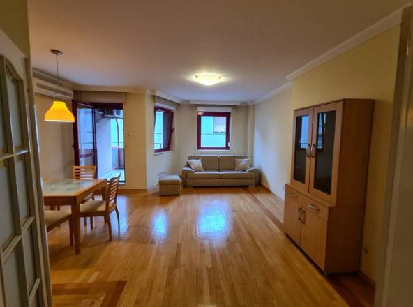 Izdajemo 2.0 stan u centru Zemuna, Kosovska, 63m2