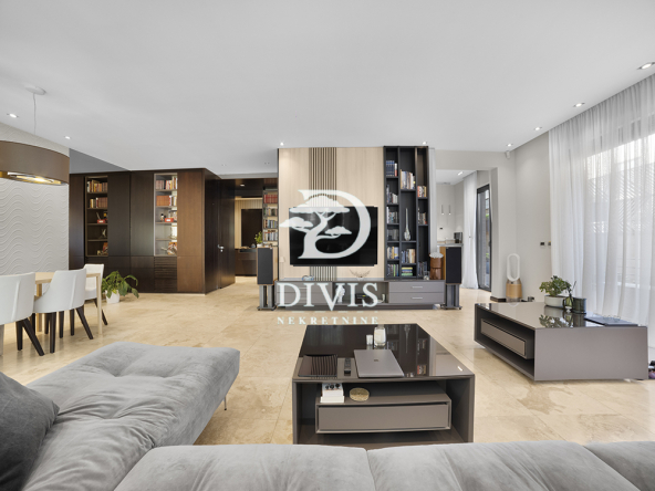 Luksuzan 4.0 stan sa dvorištem na Dedinju, 360m2