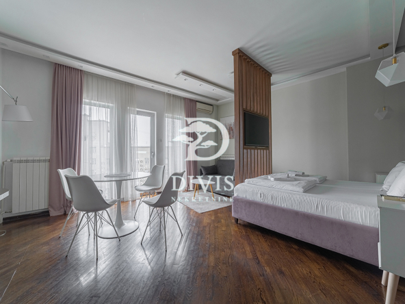 Stan u centru Beograda kod Trga republike sa više celina,142m2