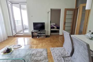 Izdaje se namešten 2.0 stan kod Arene, 57m2
