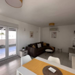 Namešten 1.5 stan sa velikom terasom u centru,34m2
