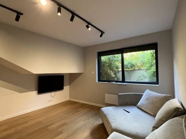 Uknjižena garsonjera u mirnoj ulici na Vračaru, 27m2