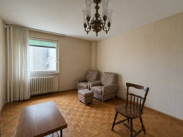 Izvoran dvoiposoban stan u Bloku 62 na Novom Beogradu,71m2