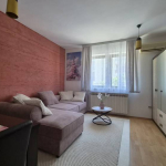 Renovirana garsonjera za izdavanje na Banovom brdu