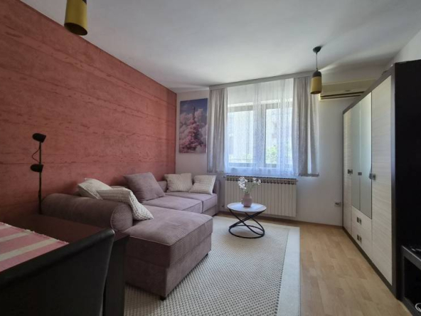 Renovirana garsonjera za izdavanje na Banovom brdu