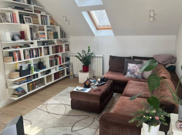 Renoviran dvosoban stan na Dorćolu sa terasom 51m2