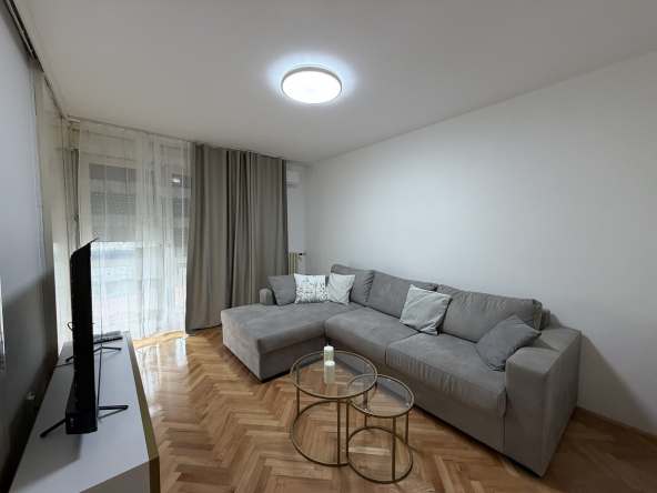 Renoviran jednoiposoban stan na Crvenom krstu, 41m2