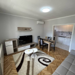 Izdaje se 3.0 stan na Zvezdari sa dvorištem, 85m2