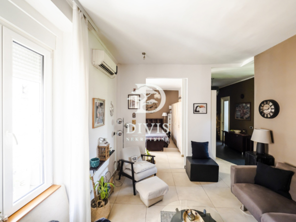Renoviran 2.5 salonski stan na Kosančićevom vencu,52m2