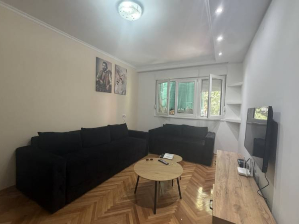 Prodaje se renoviran 1.0 stan na Karaburmi, 41m2
