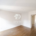 Trosoban salonski stan na prodaju u Krunskoj ulici,92m2