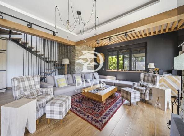 Ekskluzivna vila sa bazenom i saunom, Vrdnik 421m2