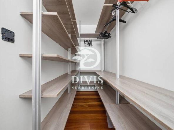 Luks kuća na Dedinju sa dve odvojene celine, 513m2
