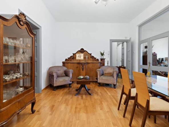 Troiposoban salonski stan u Nušićevoj ulici, Terazije, 103m2