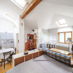 Kuća na Dedinju sa dvorištem i garažom, 160m2