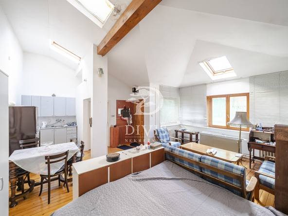 Kuća na Dedinju sa dvorištem i garažom, 160m2
