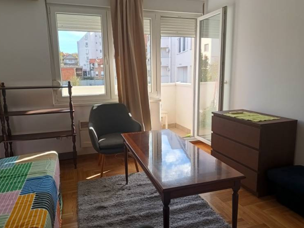 Praktičan i svetao stan u mirnom delu Mirijeva
