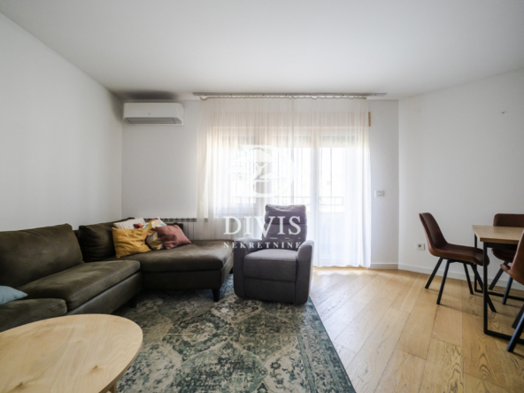 Top Vračar urban living! Moderan namešten 2.0 stan sa opcijom garaže kod Hrama (49m²)