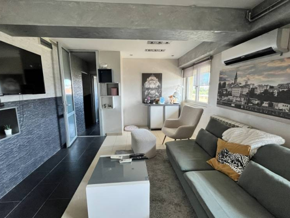 Kompletno opremljen petosoban stan kod Botaničke bašte - 85m2 (mereno 130m2)
