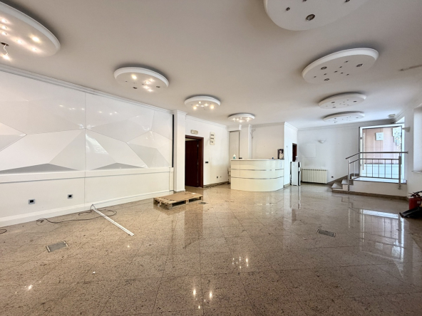 Atraktivan poslovni prostor od 103 m² sa izlogom – Bulevar oslobođenja, blizina FON-a