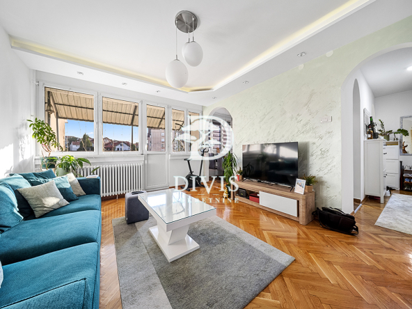 Trosoban stan sa panoramskom terasom – Voždovac, Radovana Simića Cige (68 m²)