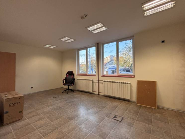 Izdavanje poslovnog objekta,Zemun,360m2,magacin