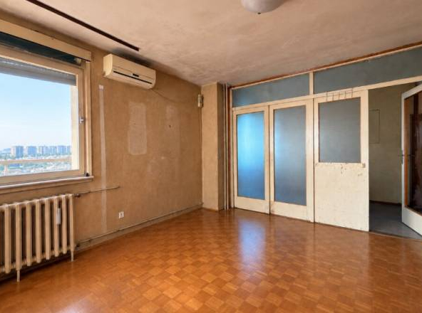 Funkcionalan stan sa potencijalom u Bloku 28 – Novi Beograd