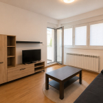 Prodaje se 2.0 stan u ulici Cara Dušana Zemun 45m2
