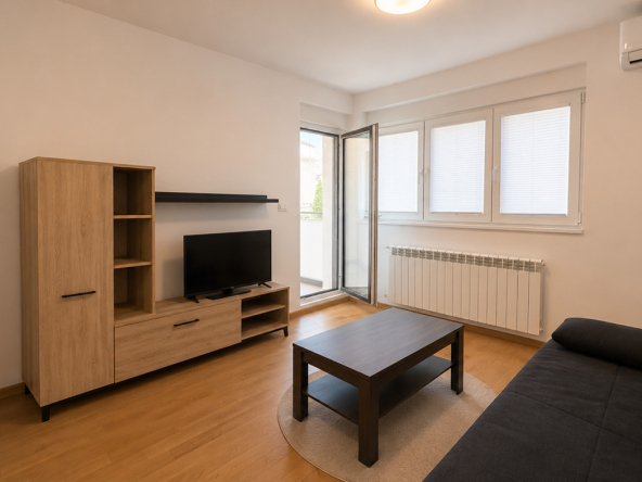 Prodaje se 2.0 stan u ulici Cara Dušana Zemun 45m2