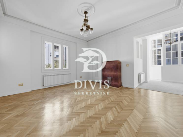 Autentičan salonski stan od 132 m² na Vračaru