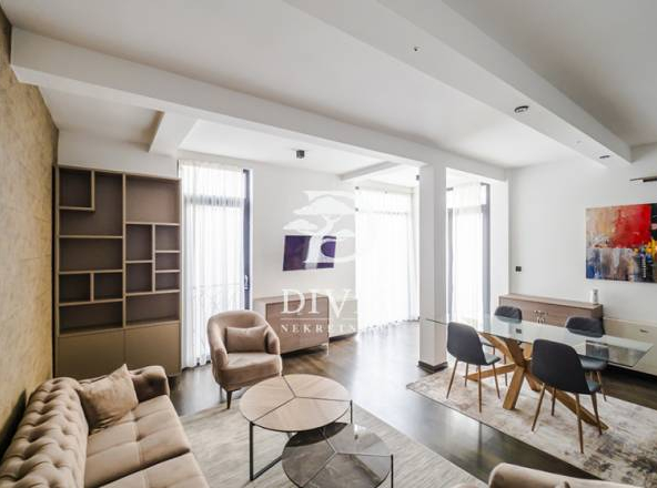 Nov trosoban stan na Senjaku sa garažom, 84m2