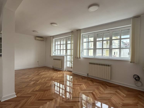 Četvorosoban dupleks 122 m² za izdavanje na Dedinju kod Ambasade SAD