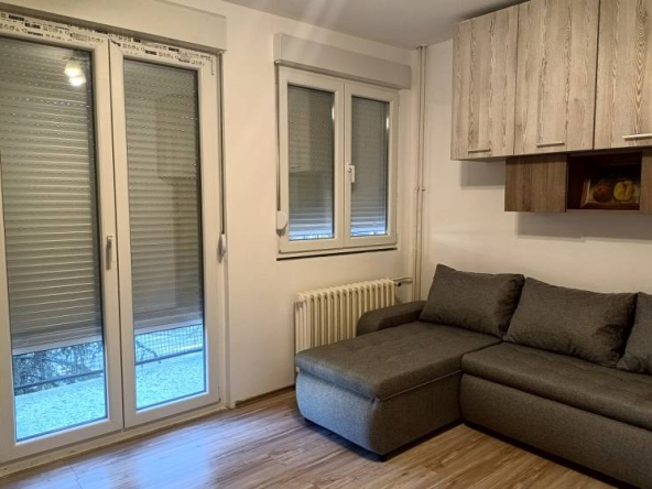 Kompletno namešten dvosoban stan 38m² (43m² sa terasom) na Karaburmi
