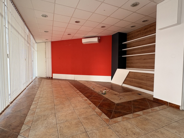 Poslovni prostor od 31 m² sa izlogom u YU Biznis centru, Novi Beograd
