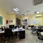 Zemun, Radnička ulica: Izdaje se lokal od 29m2 sa izlogom