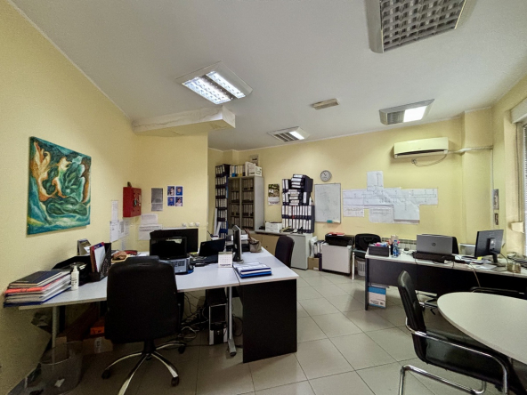 Zemun, Radnička ulica: Izdaje se lokal od 29m2 sa izlogom