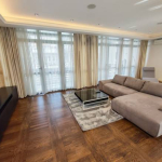 Ekskluzivan 4.0 stan na Dedinju od 148m²: Vaša oaza luksuza sa bazenom i dve garaže