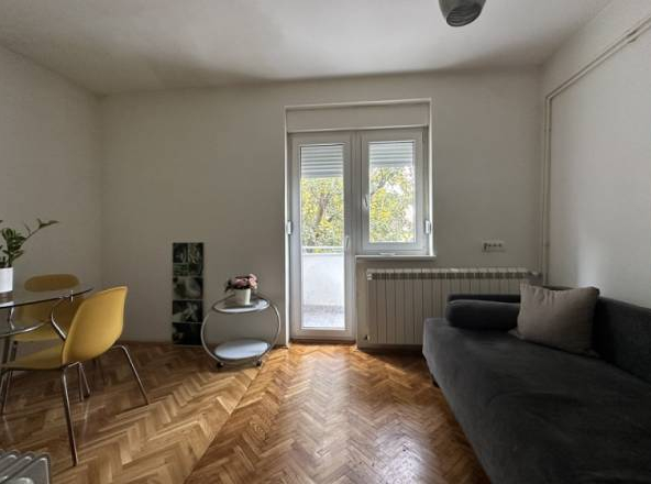 Kompletno renoviran jednoiposoban stan 38m2 na Dedinju – Ulica Đorđa Radojlovića
