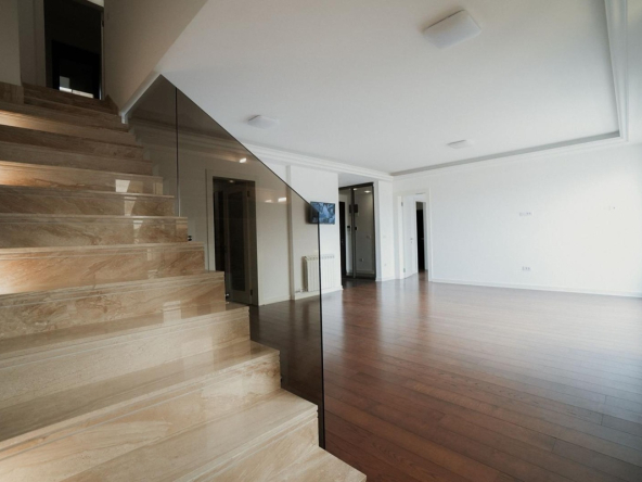 Ekskluzivni petosobni dupleks od 196 m² kod Botaničke bašte – Luksuz u srcu Beograda