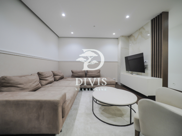 Komforan, namešten trosoban stan 74m² kod Aviv Parka – Zvezdara